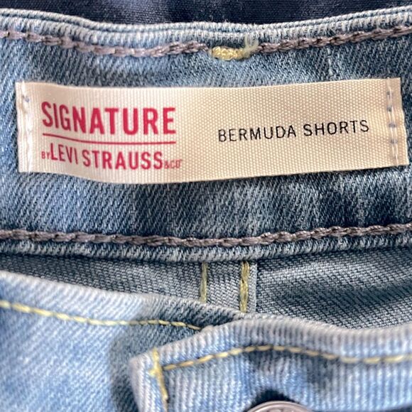 Levi Strauss Women's Mid-Rise Bermuda Shorts Size 6 - Picture 4 of 6